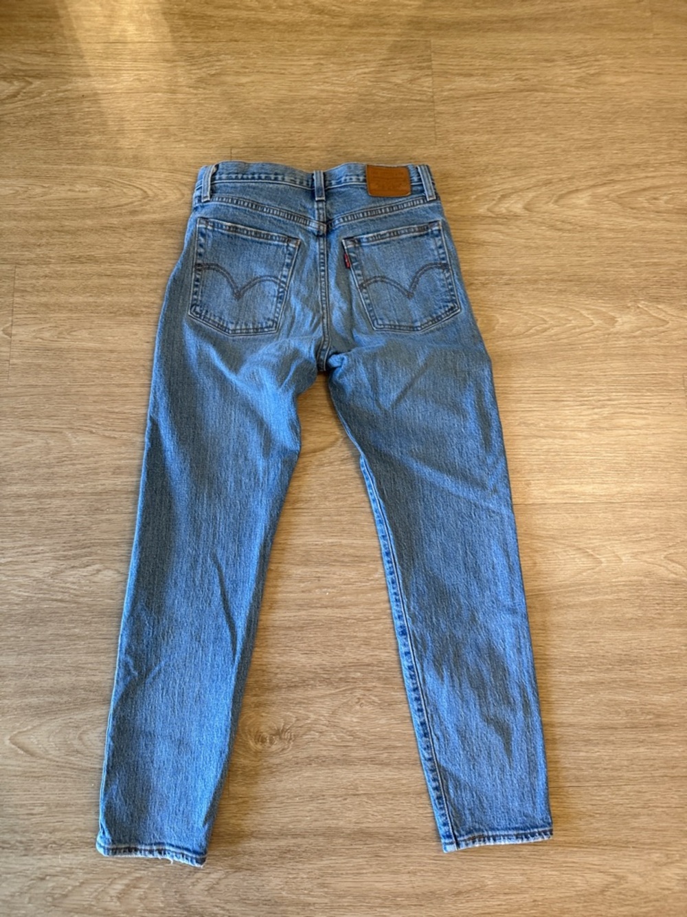 Levi's Wedgie Women's Straight Leg Jeans in Light Blue Denim - Picture 4 of 5